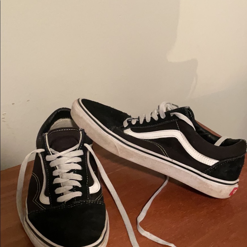 Black and white old skool men’s VANS size 9